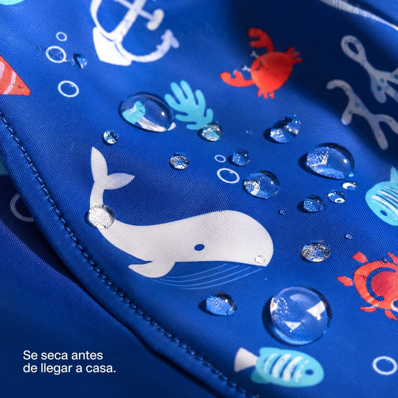 Gotas de agua sobre el tejido azul del bañador SeedSwim